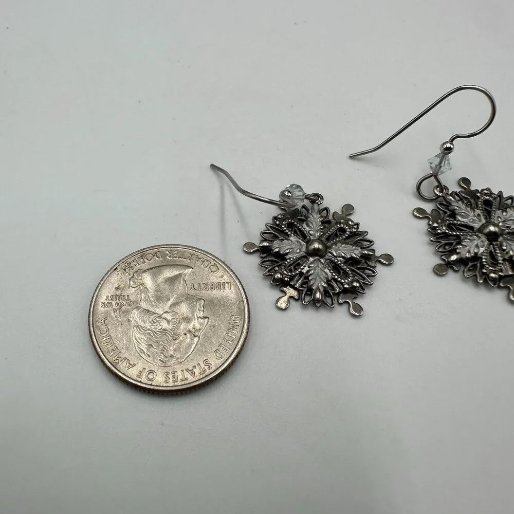 Snowflake Brooch Earring Set Silver Tone Winter Holiday Christmas Theme Jewelry